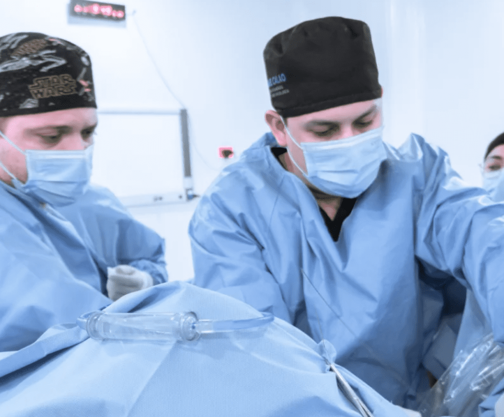 Extracción de piedras en el riñon a través de la piel - Dr. Manuel Calao